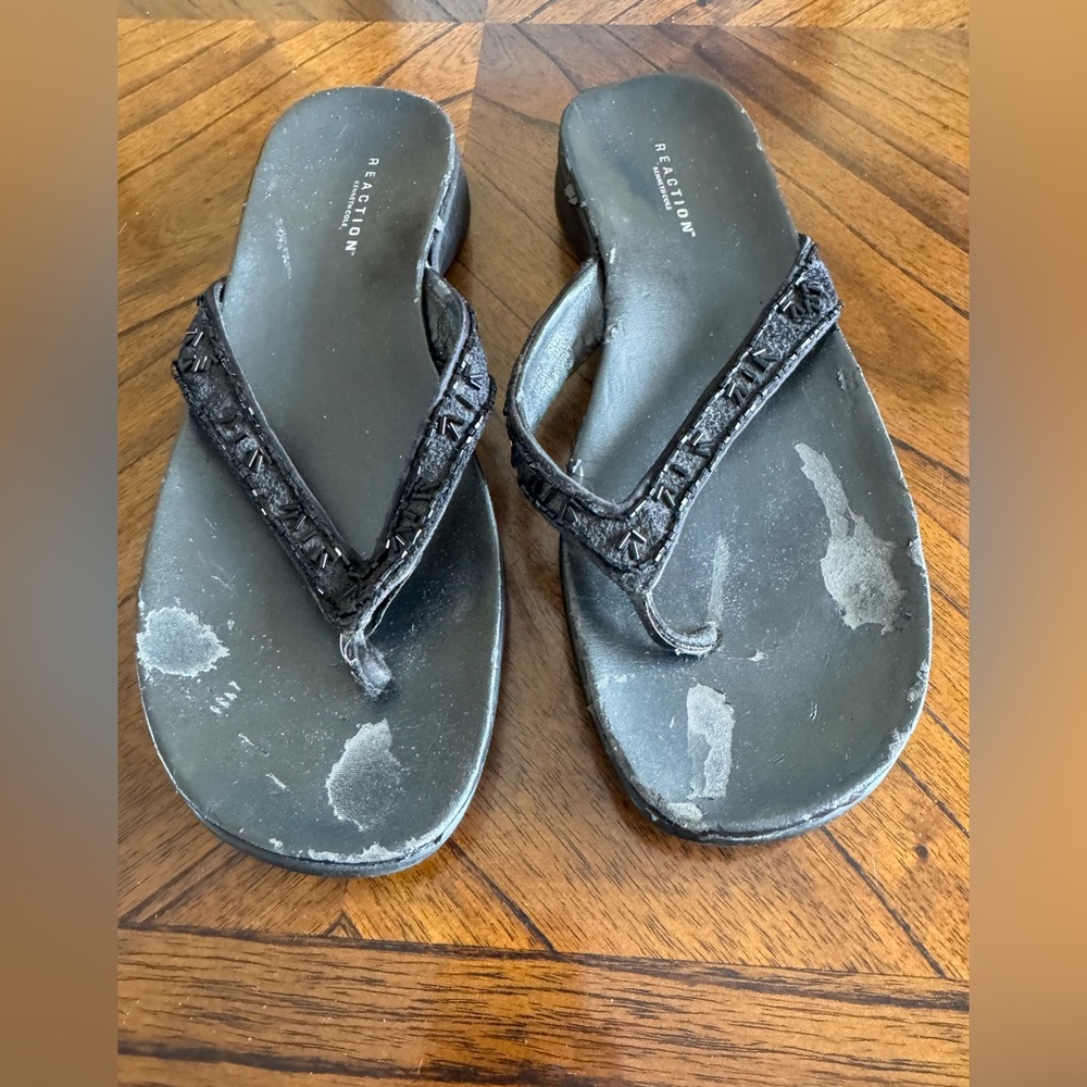 Kenneth Cole Reaction bead detail flip flop